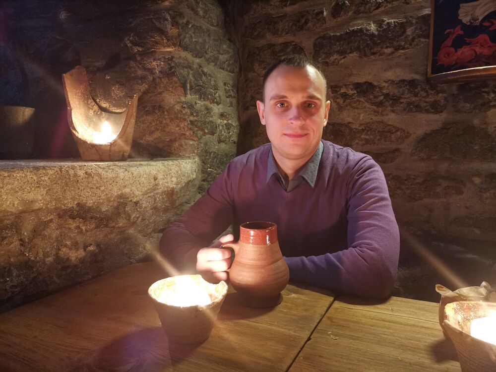  29420448  Denis, 37 ,    -