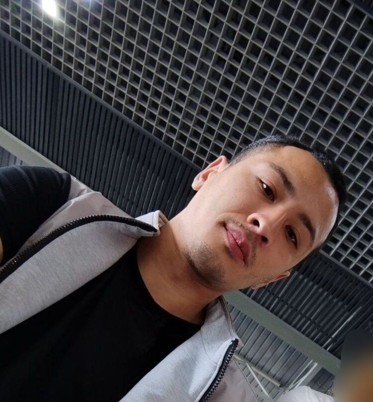  48642148  Umid, 26 ,    