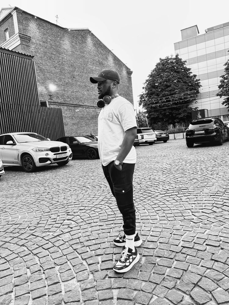  ,   Desmond, 28 ,   ,   , c 