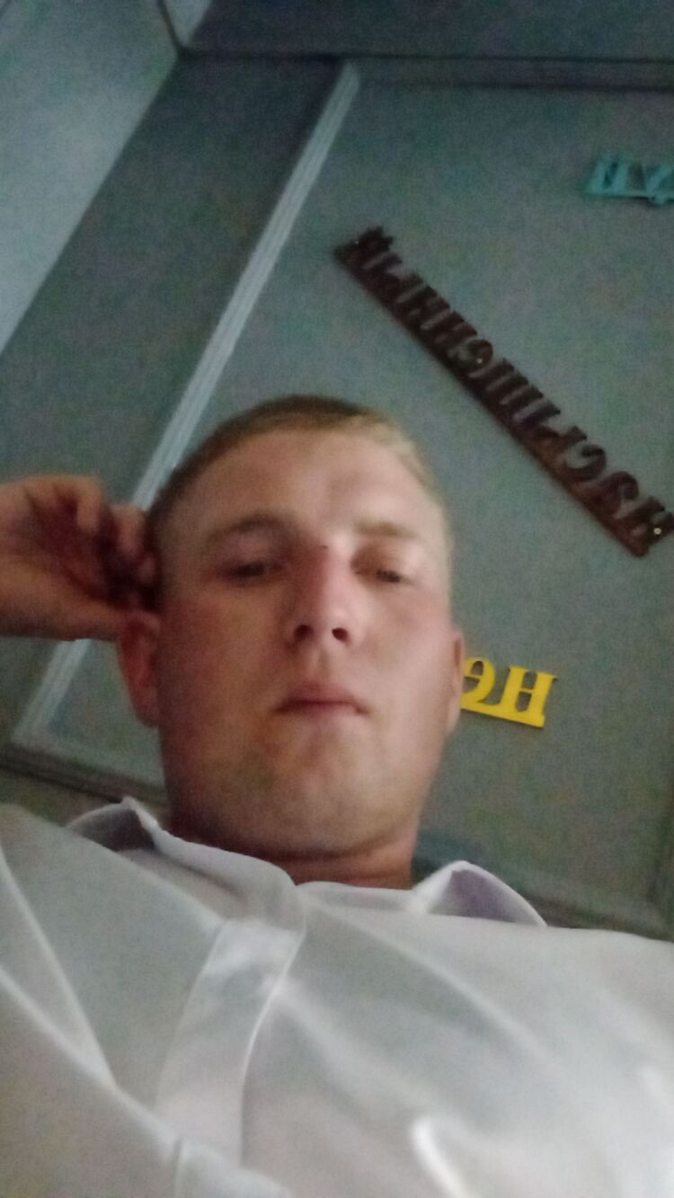  28642418  Ivan, 26 ,    