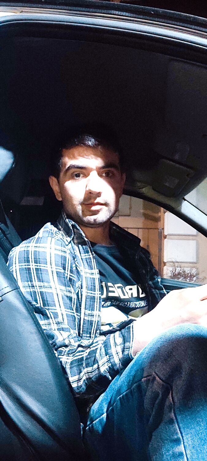  44542378  Umar, 28 ,    