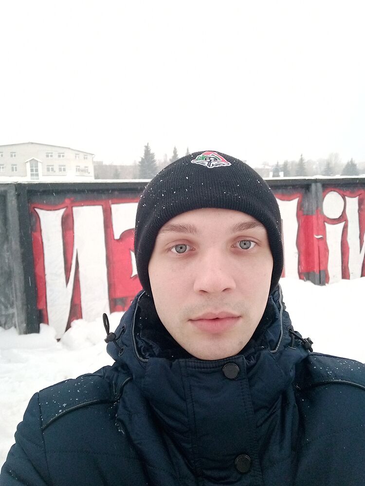  45698368  Ilya, 29 ,    