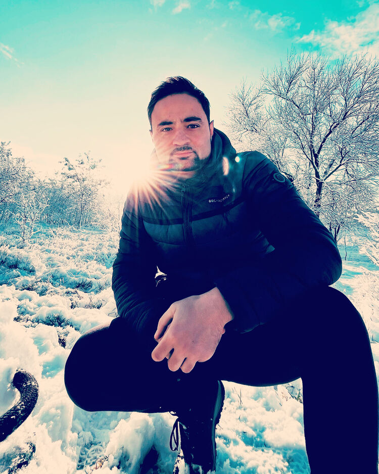  51063468  Adrian, 35 ,    