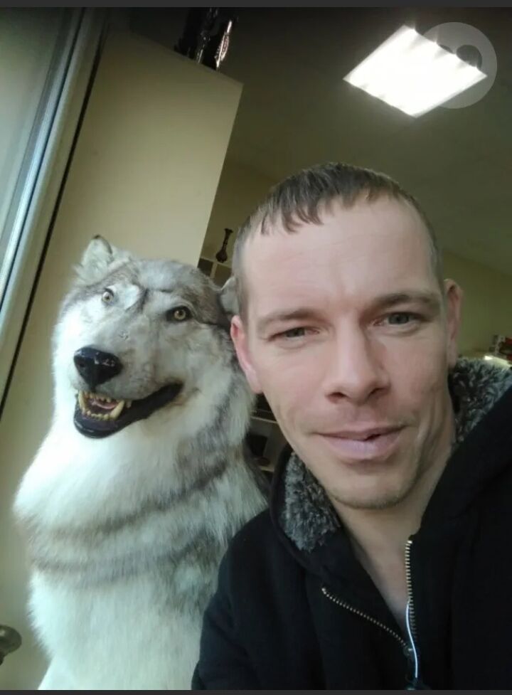  27745818  Greg, 42 ,    