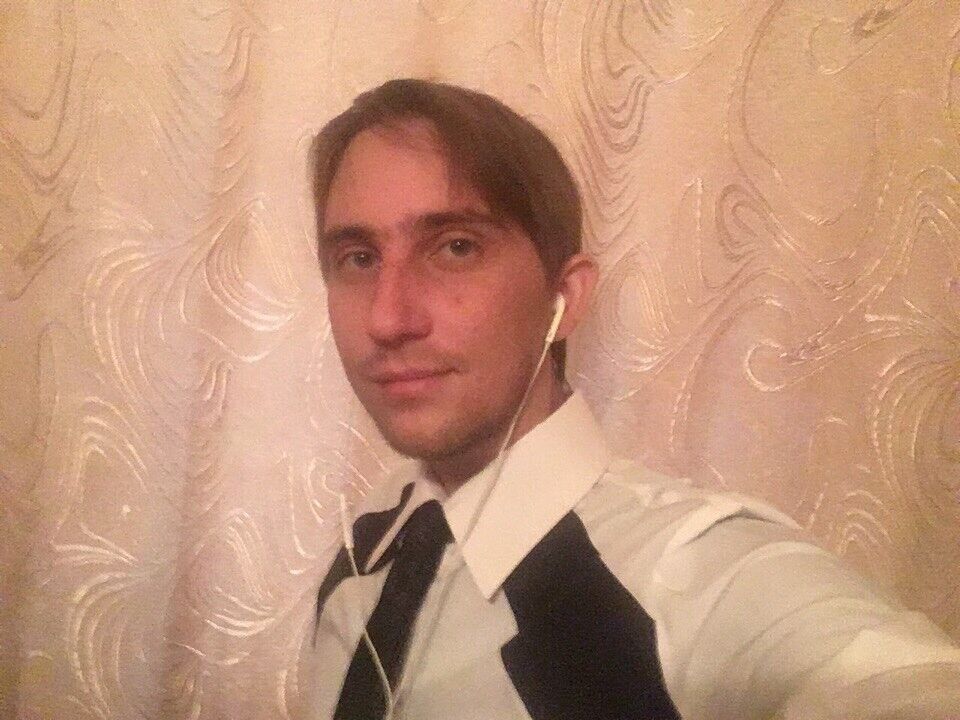  10501538  Vlad, 33 ,    