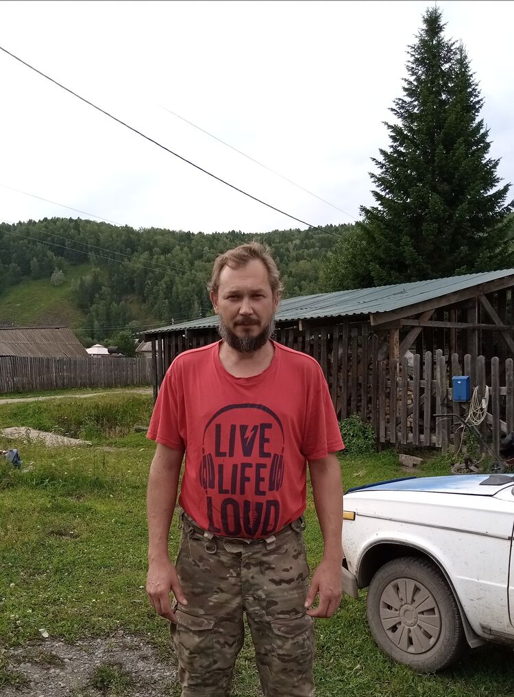  36190748  Viktor, 46 ,    