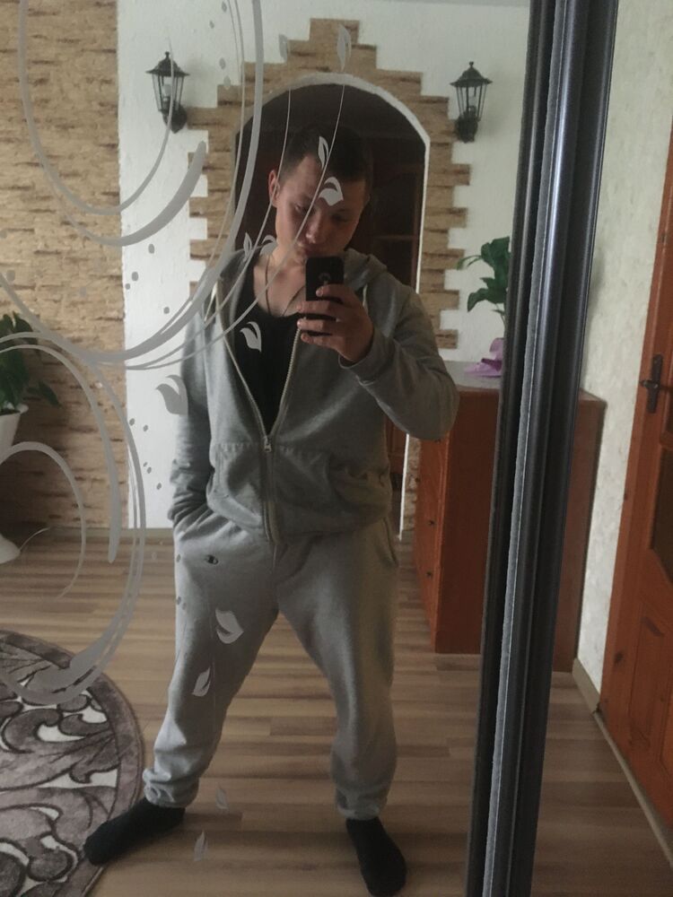  24032828  , 23 ,    