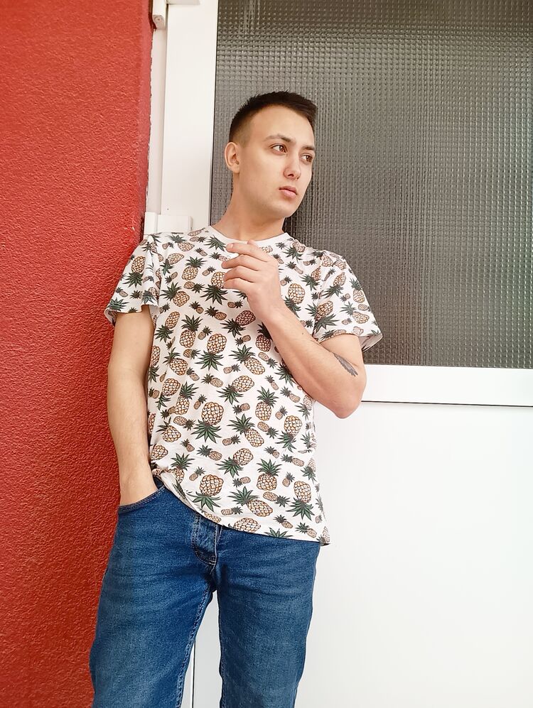  33747958  Roni, 21 ,    