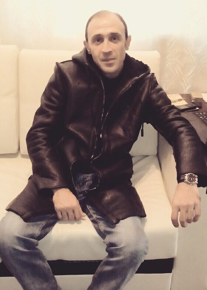  10660518  Andrey, 48 ,    