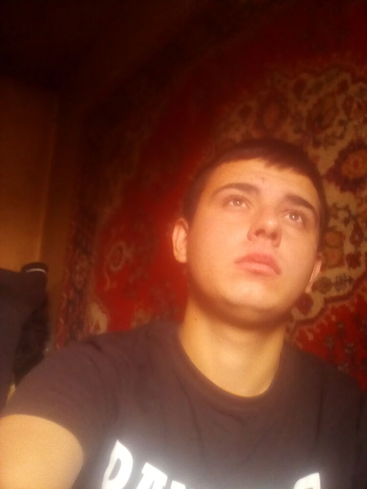  8298808  Maksim, 31 ,    