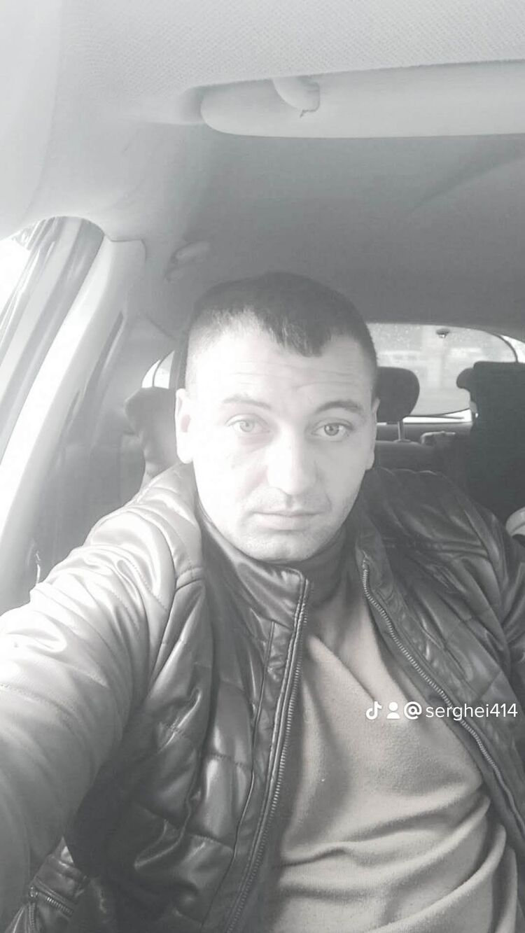  40702758  Sergiu, 33 ,    