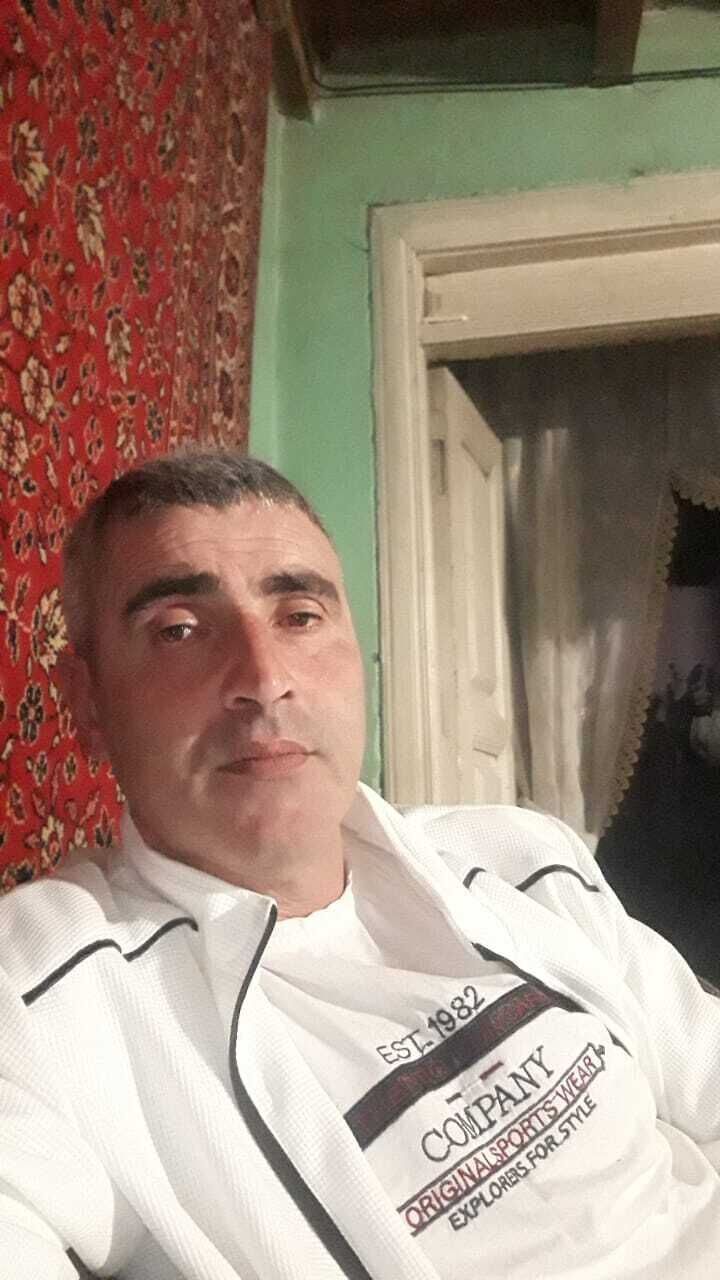  43078588  Faik, 47 ,    