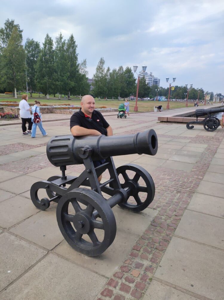 42944578  , 37 ,    
