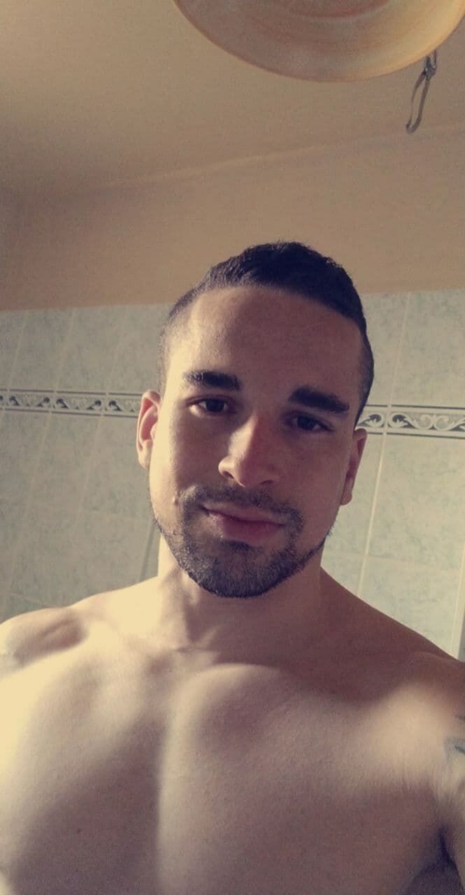 42521118  Romain, 33 ,    -