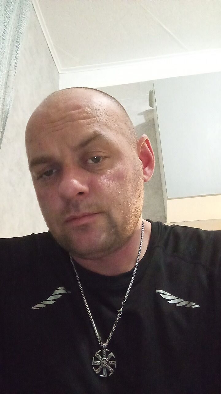 48176498  Man, 40 ,     