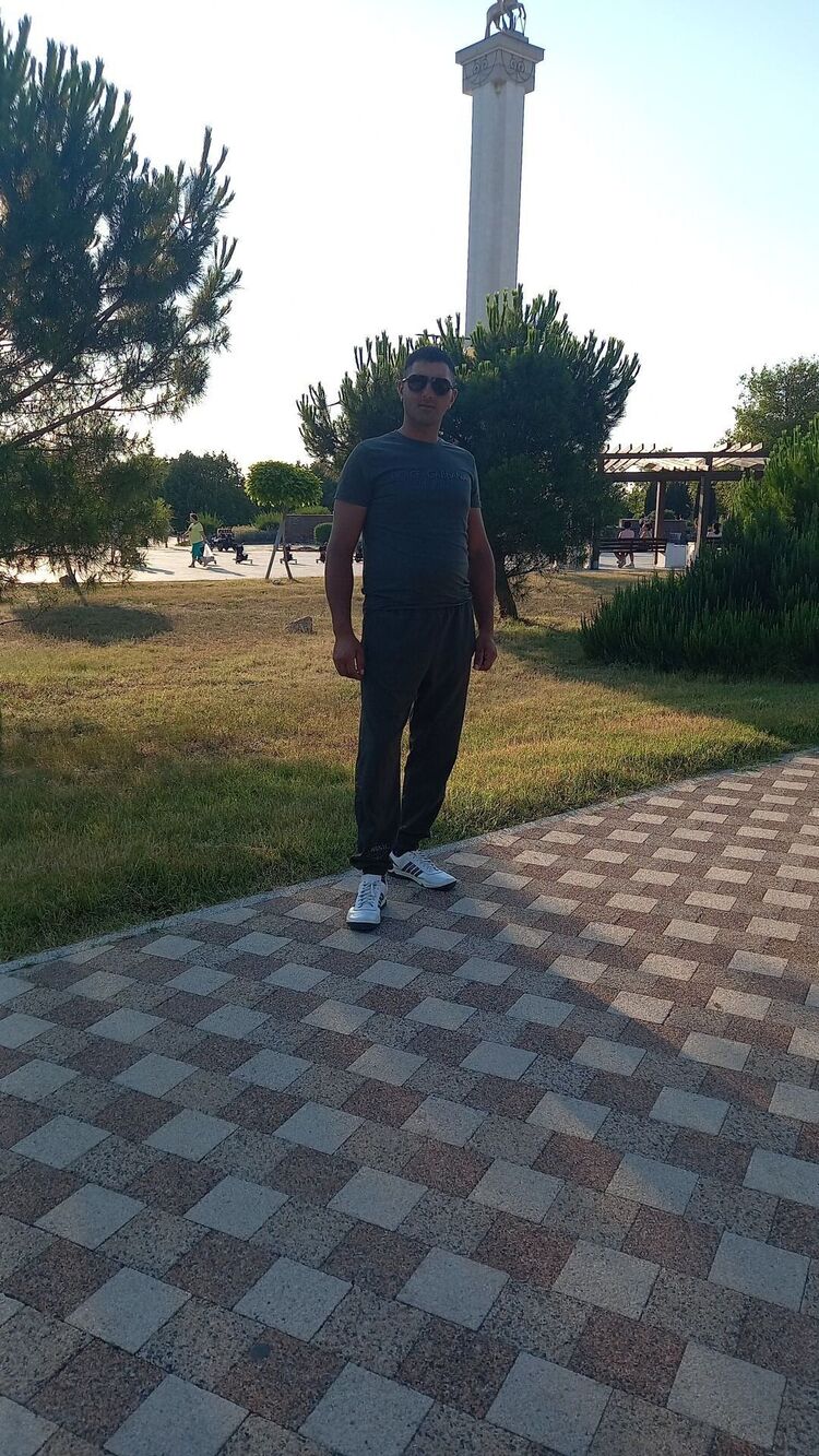 39457468  Arman, 32 ,    