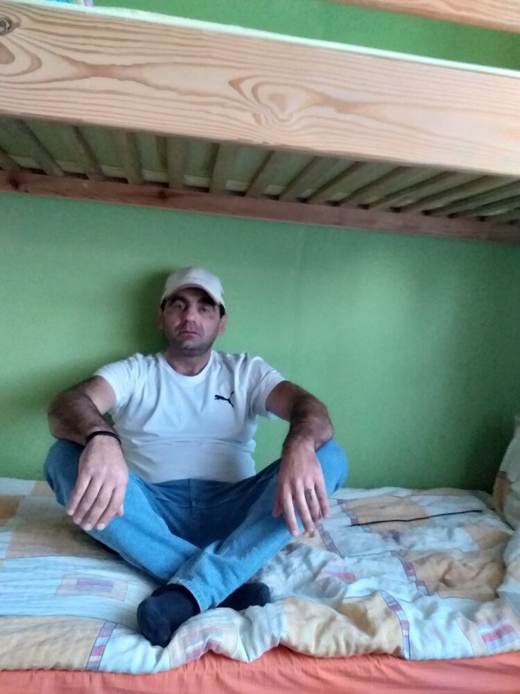  30769768  Makhare, 45 ,    