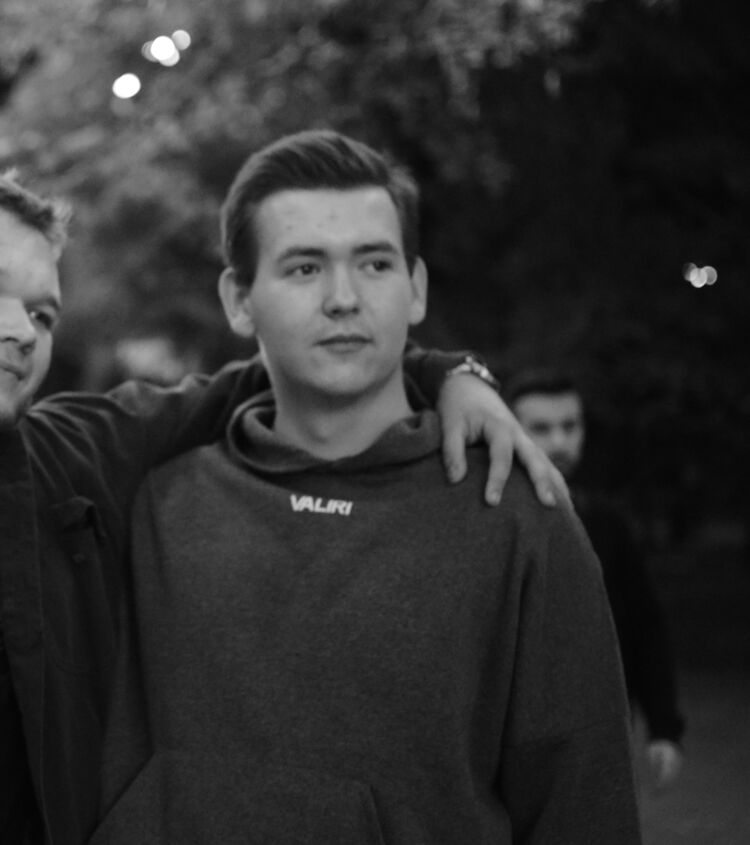  54145648  Kirill, 19 ,    --