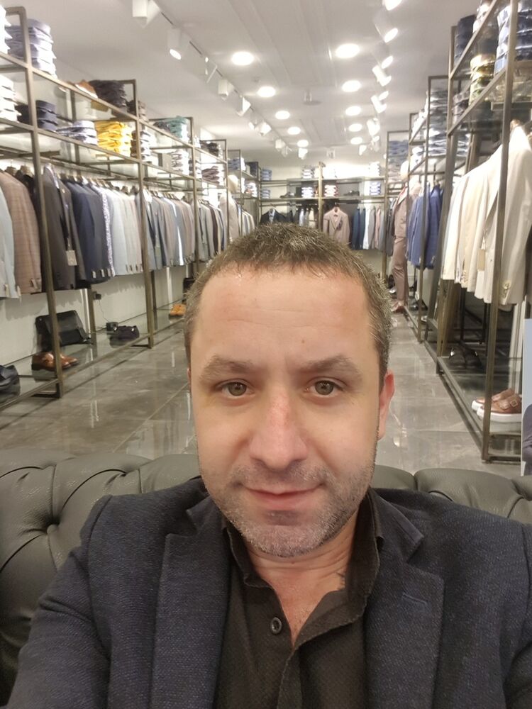  ,   Eduard, 41 ,  