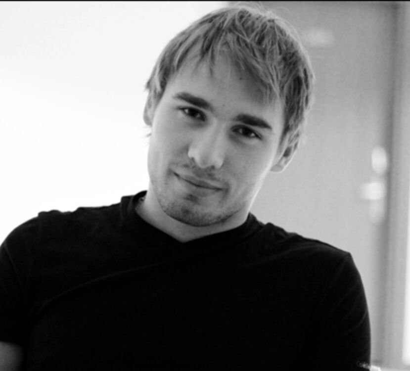  53551688  Sergei, 32 ,    