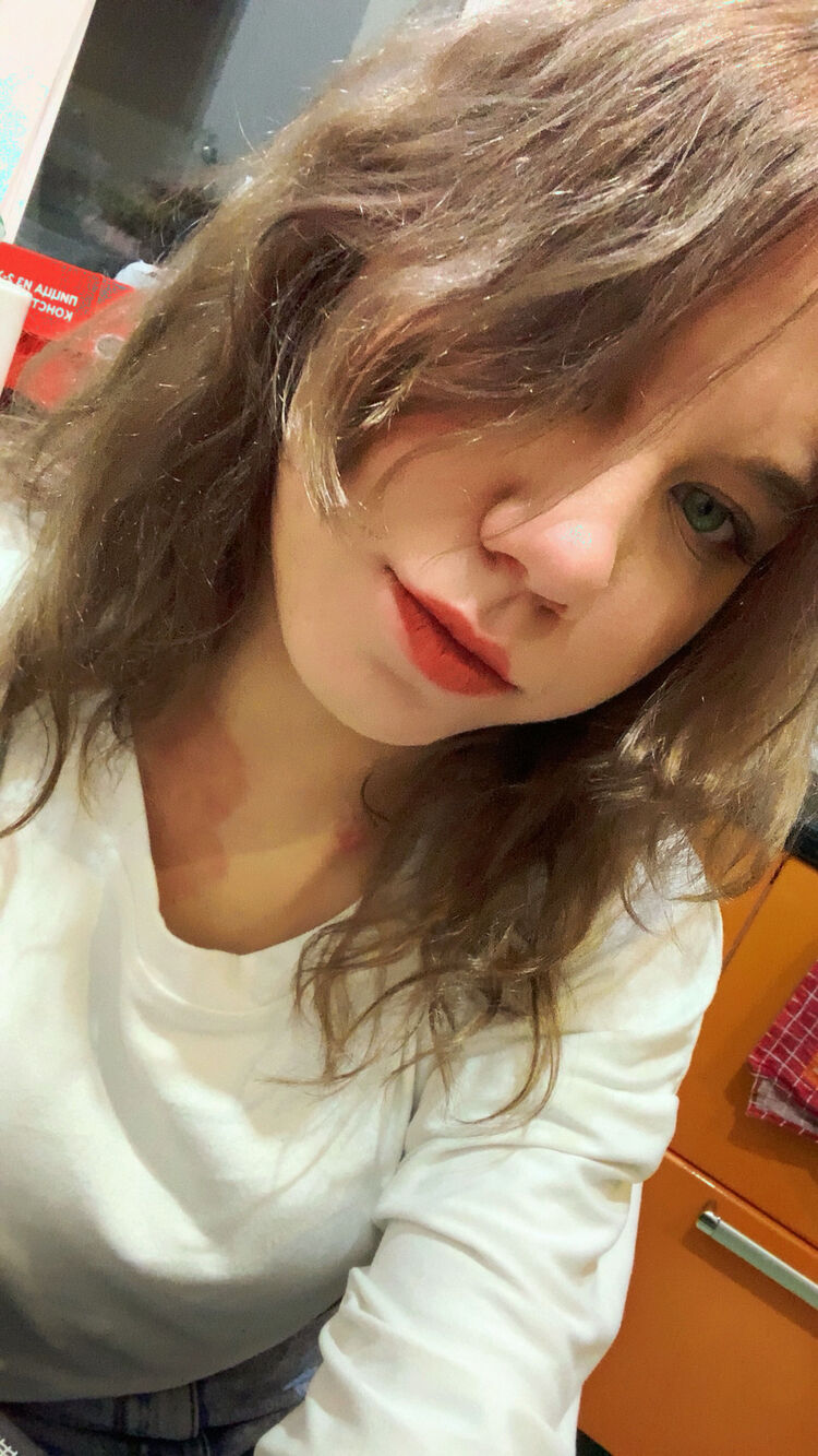  47896068  Victoria, 21 ,    