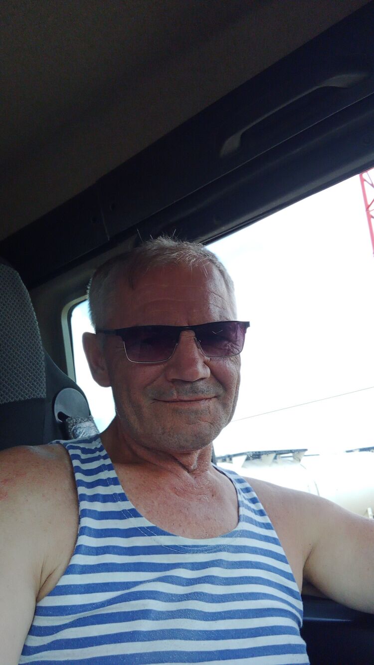  54168768  Alex, 52 ,    