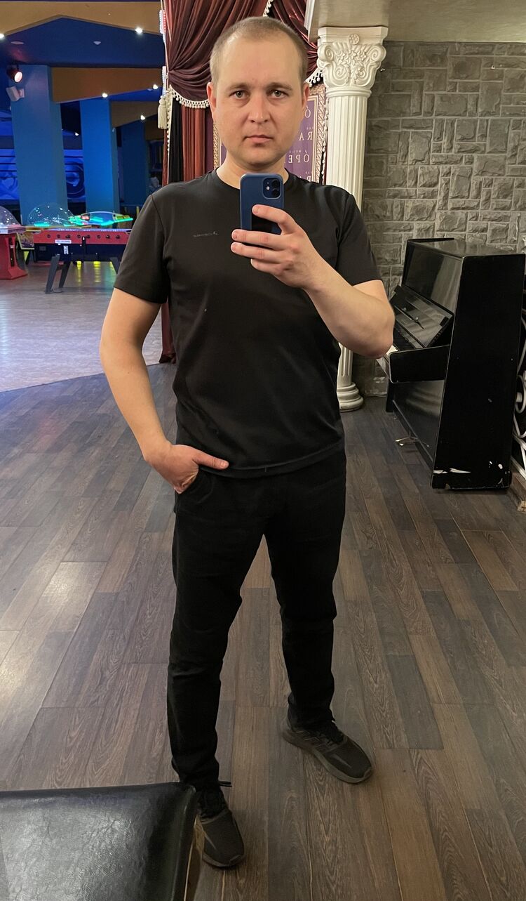  34750798  Igor, 36 ,     