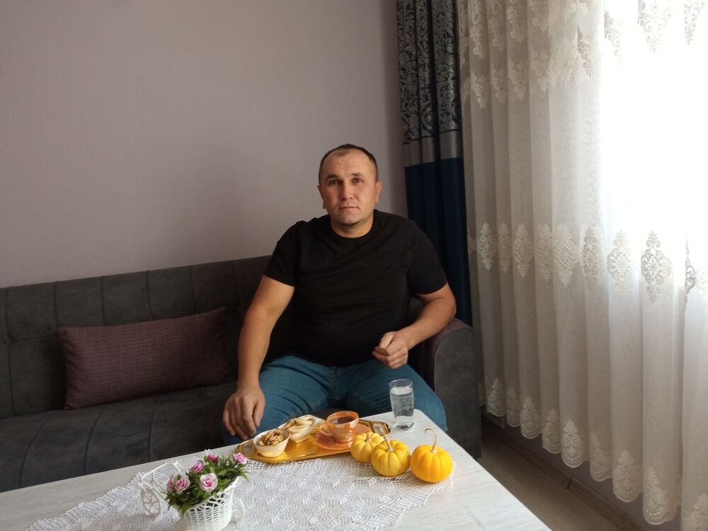  40558348  Tuncay, 40 ,    