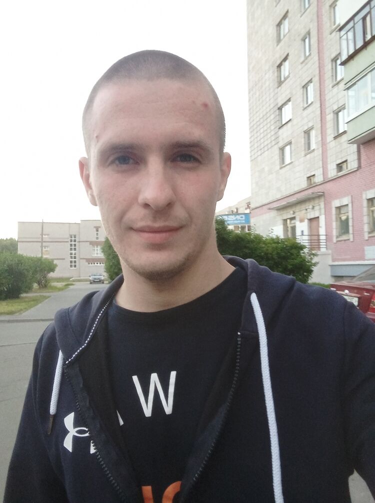  27666388  Artur, 25 ,    