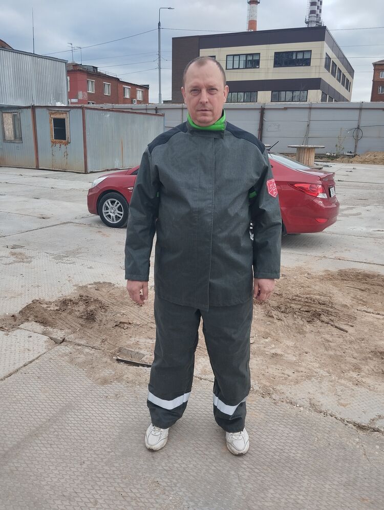  45382968  Sergei, 44 ,    
