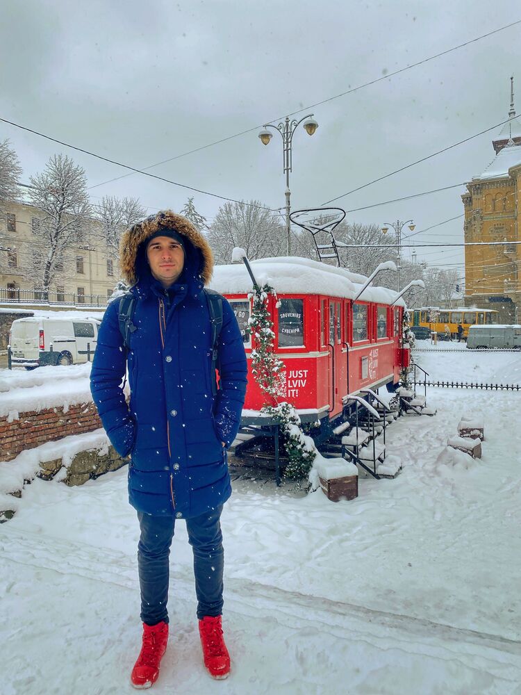  25230598  Vlad, 29 ,    