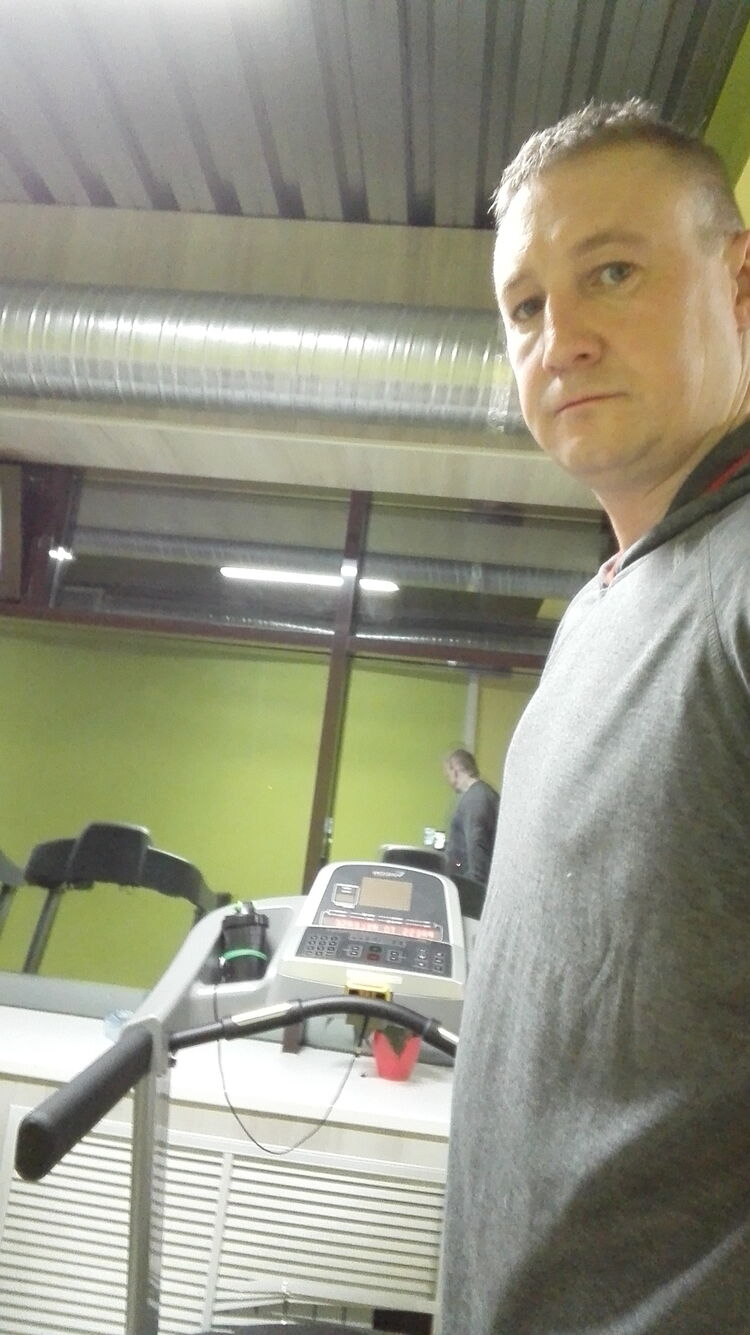  44354738  Sergei, 42 ,    
