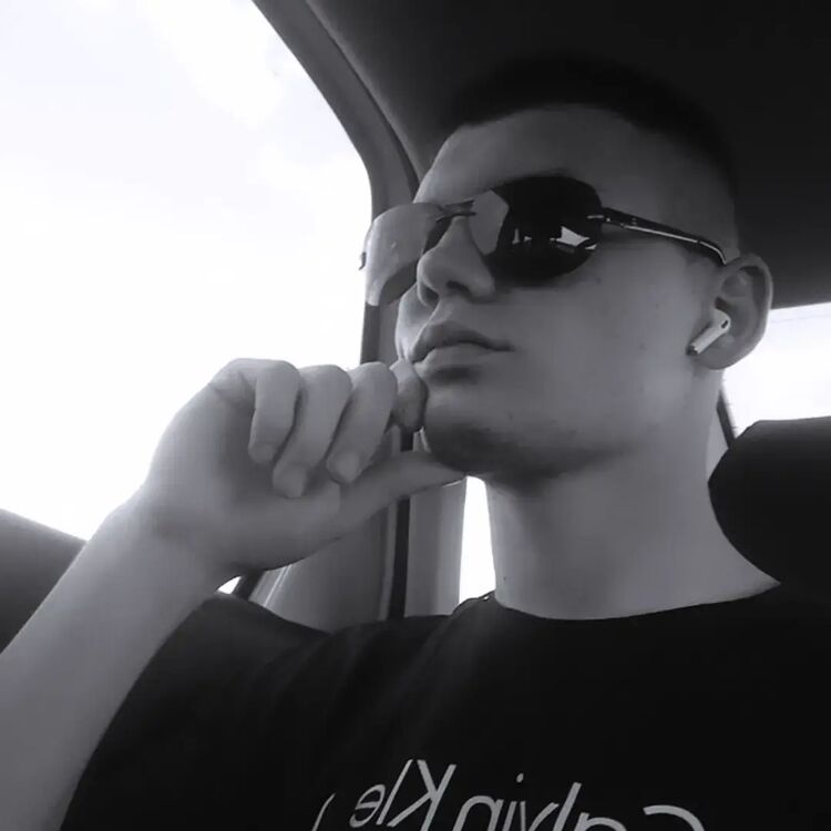  45699388  Aleks, 21 ,    