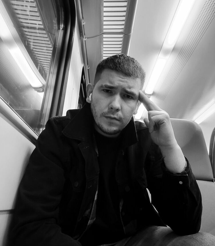  34674368  Sergey, 28 ,    