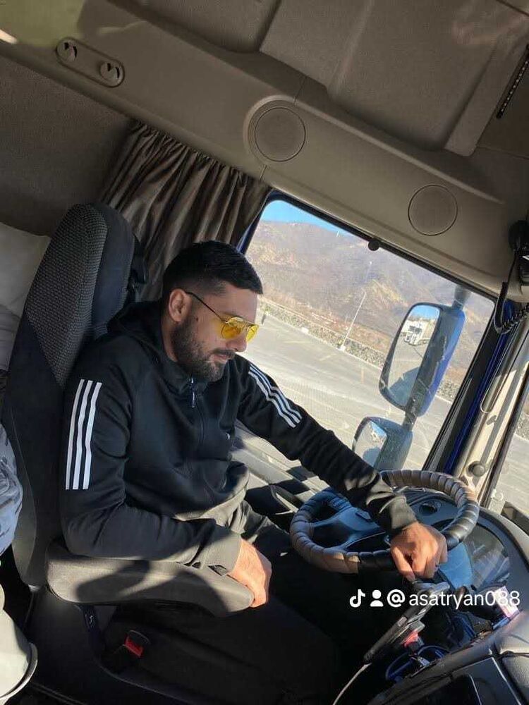  ,   ARTUR, 34 ,  
