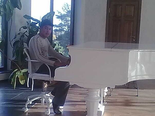  16434998  Rahimjon, 33 ,    