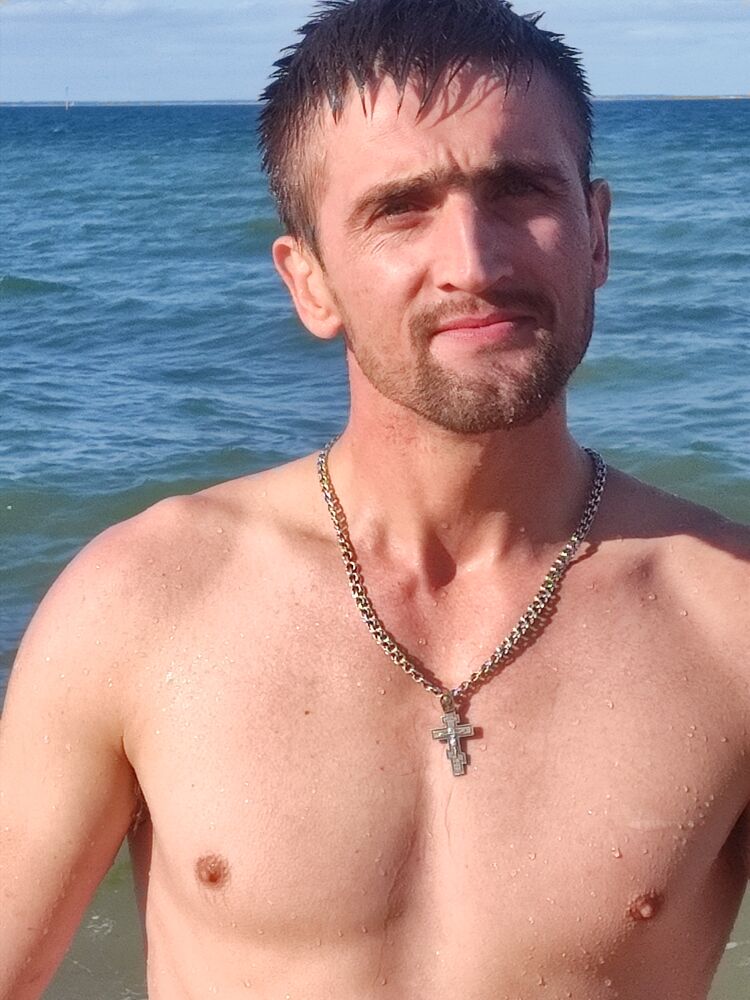  Saint-Germain-en-Laye,   Pavel, 33 ,   ,   , c , 