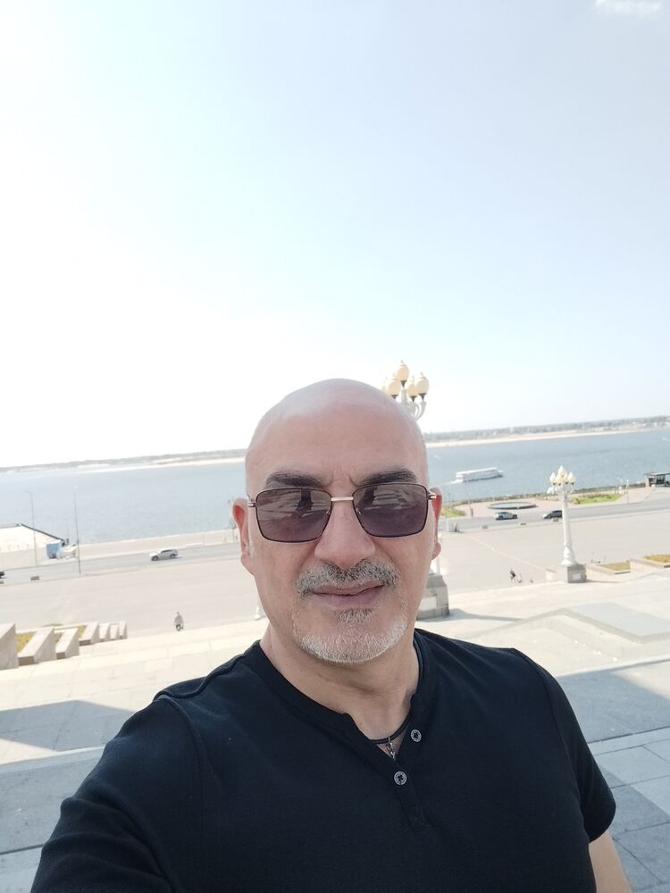  46905328  Iskandar, 53 ,    