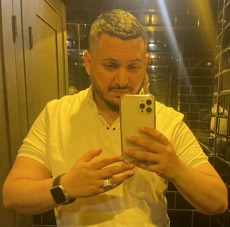  50468118  Karem, 44 ,    