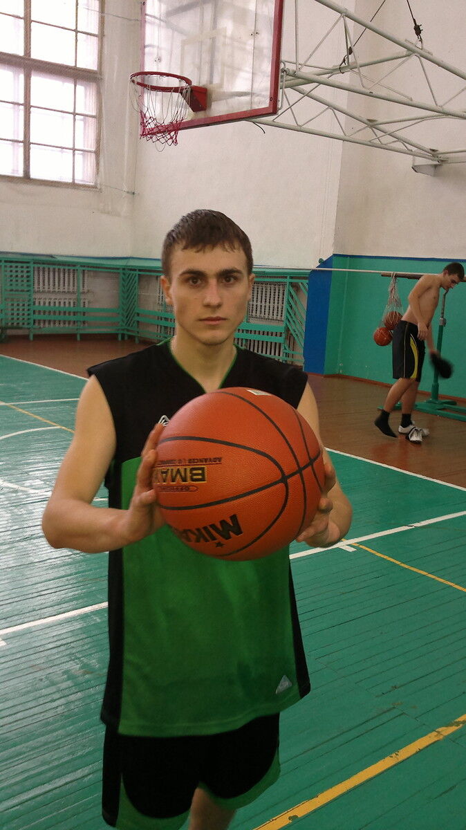  15615828  Viktor, 35 ,    