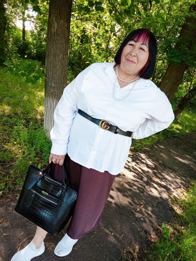  52119828  Zoya, 61 ,    