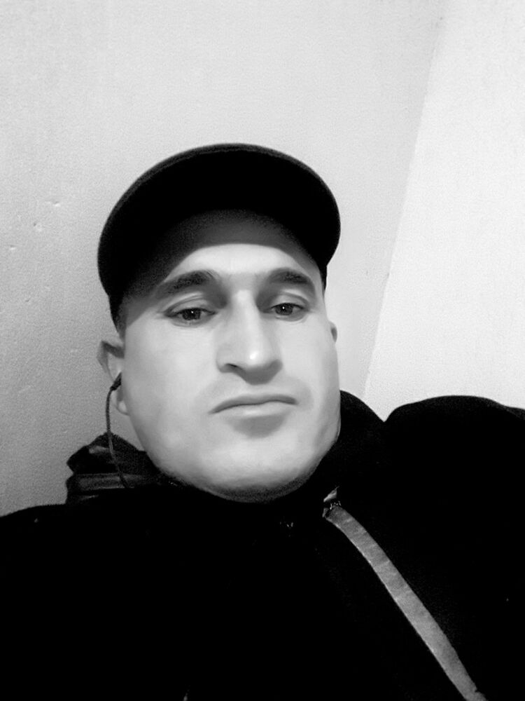  18492318  Sherali, 43 ,    
