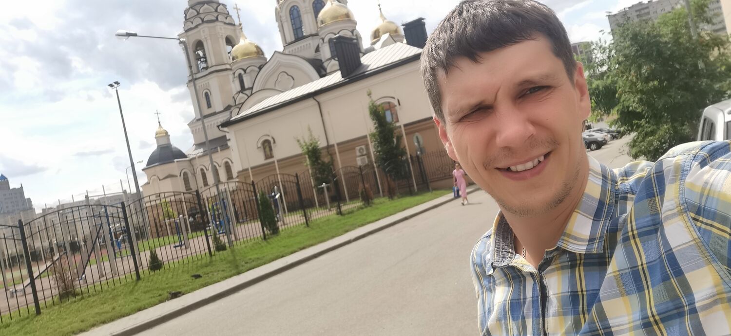  30003418  Andrey, 37 ,    