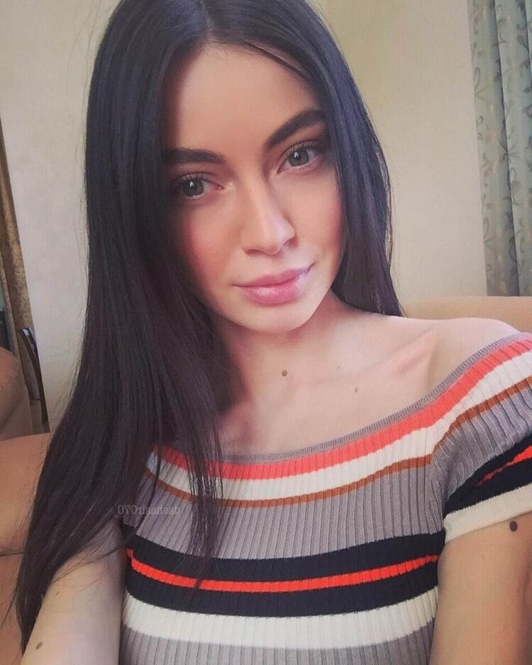  22586408  Nataliia, 40 ,    