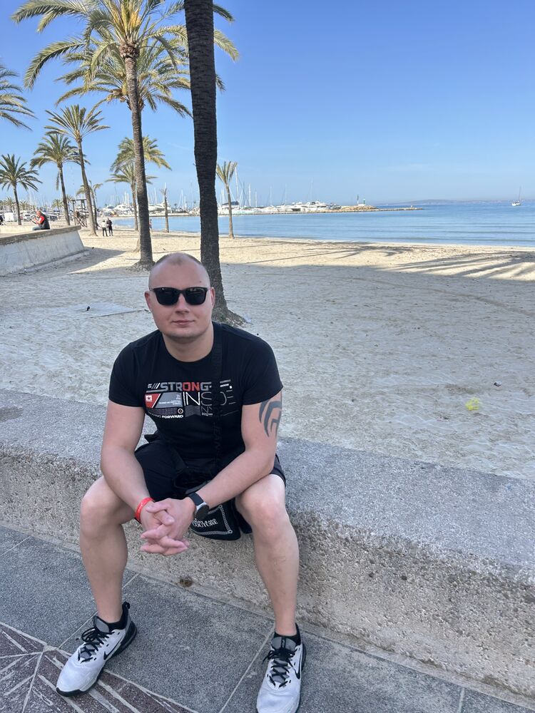  51098818  Denis, 31 ,    