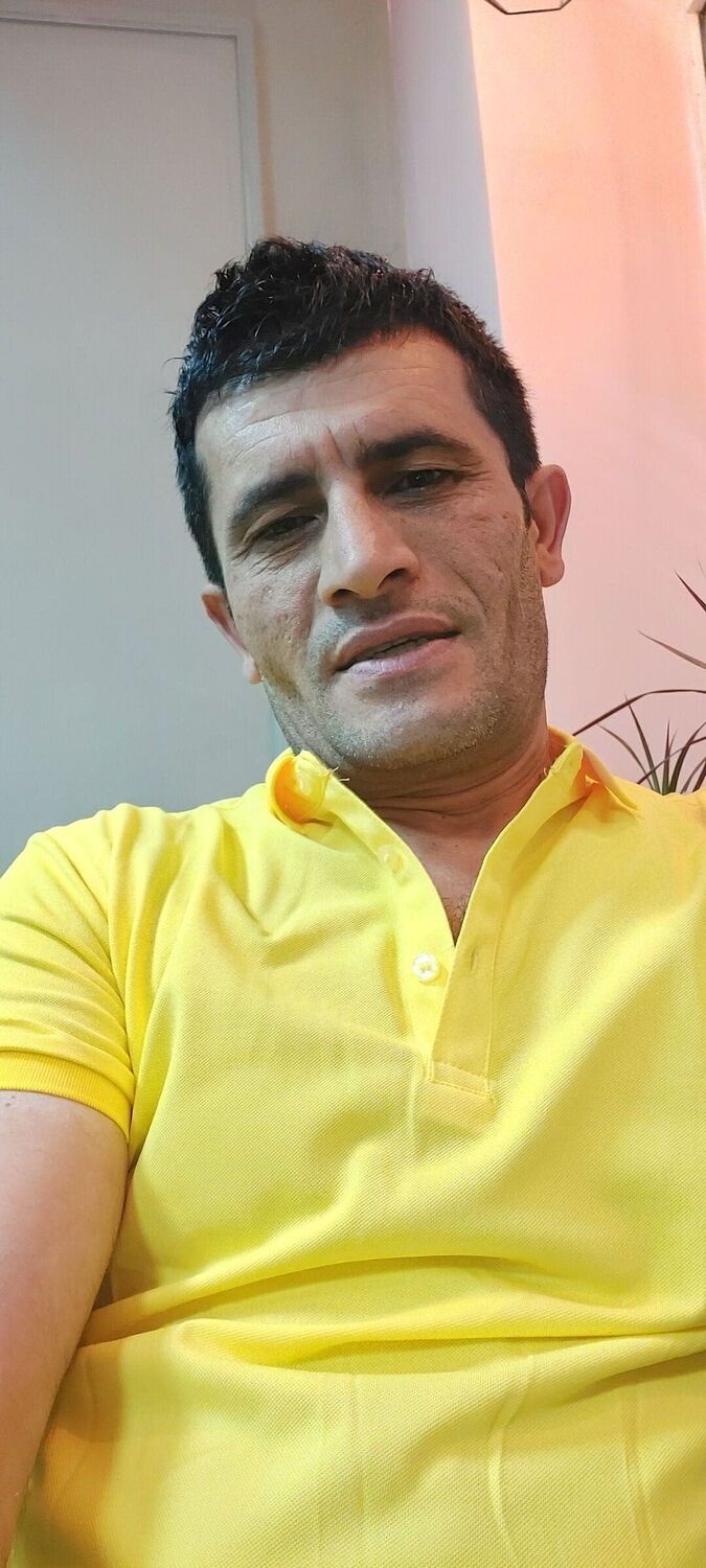  38252608  Halil, 47 ,    