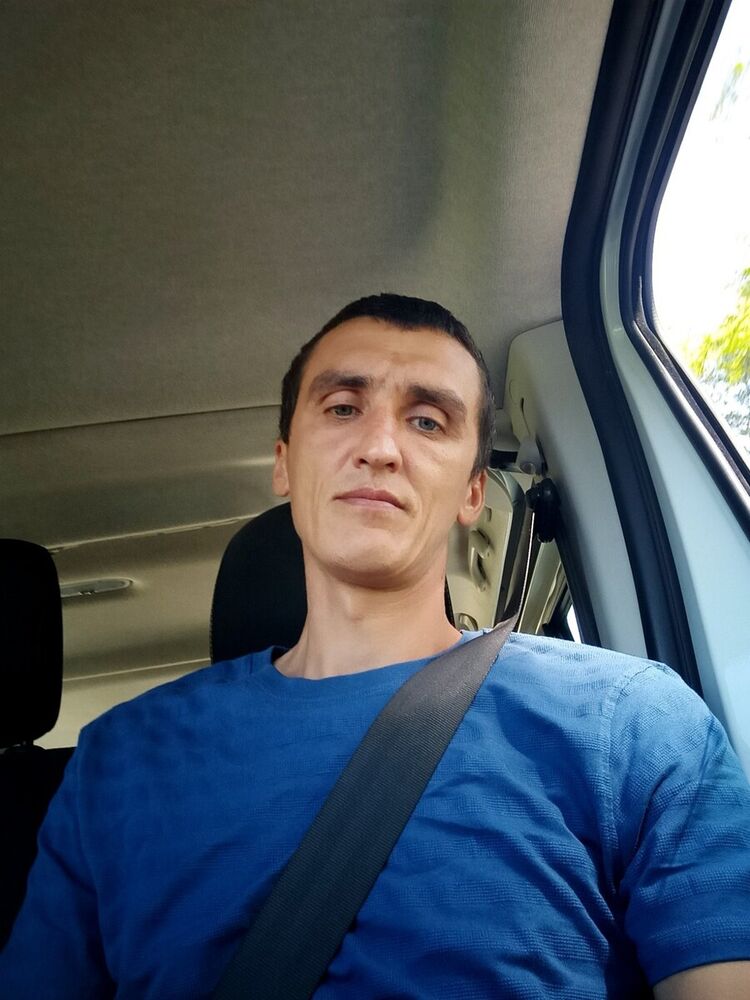  20046608  Vladimir, 40 ,    