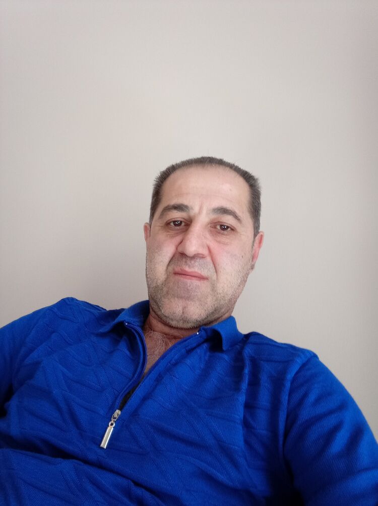  ,   Artur, 52 ,   ,   