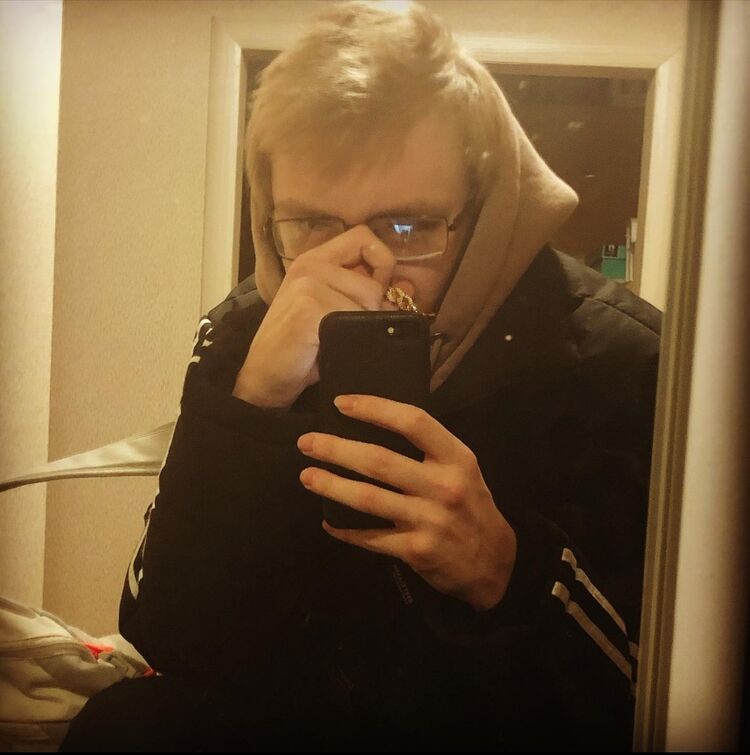  28739638  Artyom, 23 ,    -