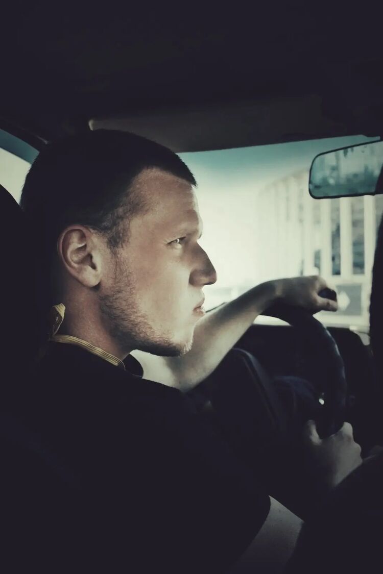  27041258  Artyom, 28 ,     